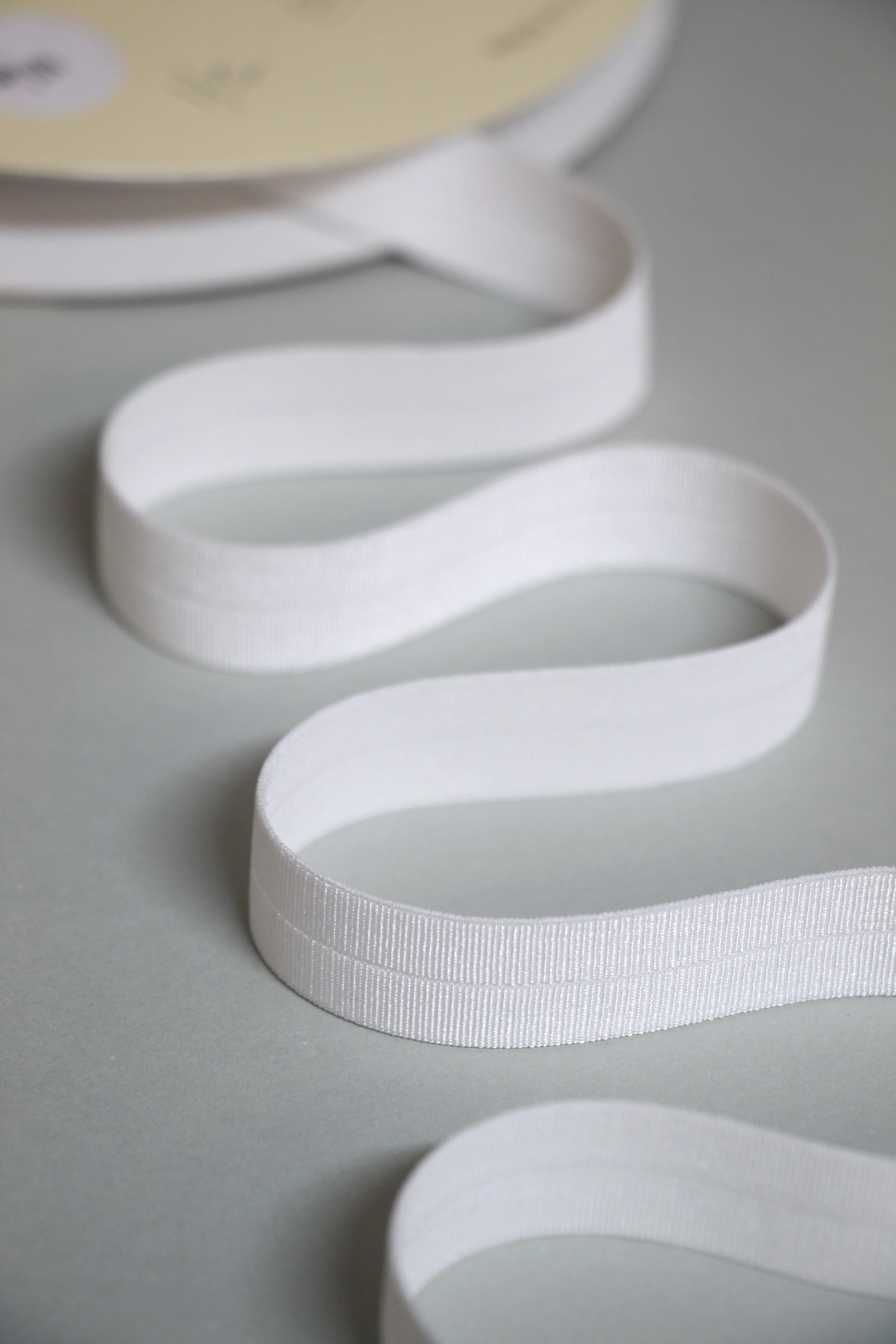 18mm Stretch Fold-Over Binding - Ivory - Image 2