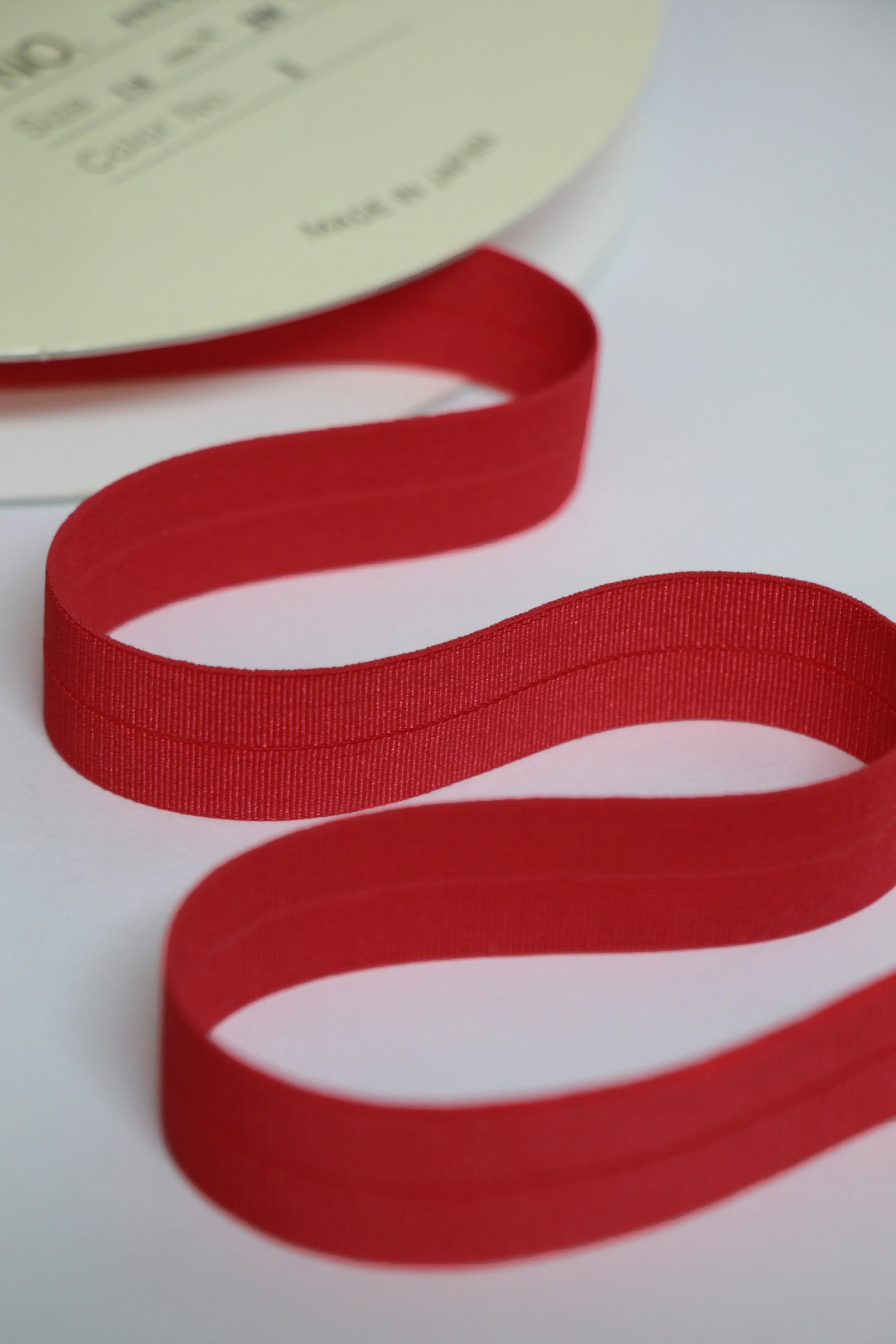 18mm Stretch Fold-Over Binding - Real Red - Image 2