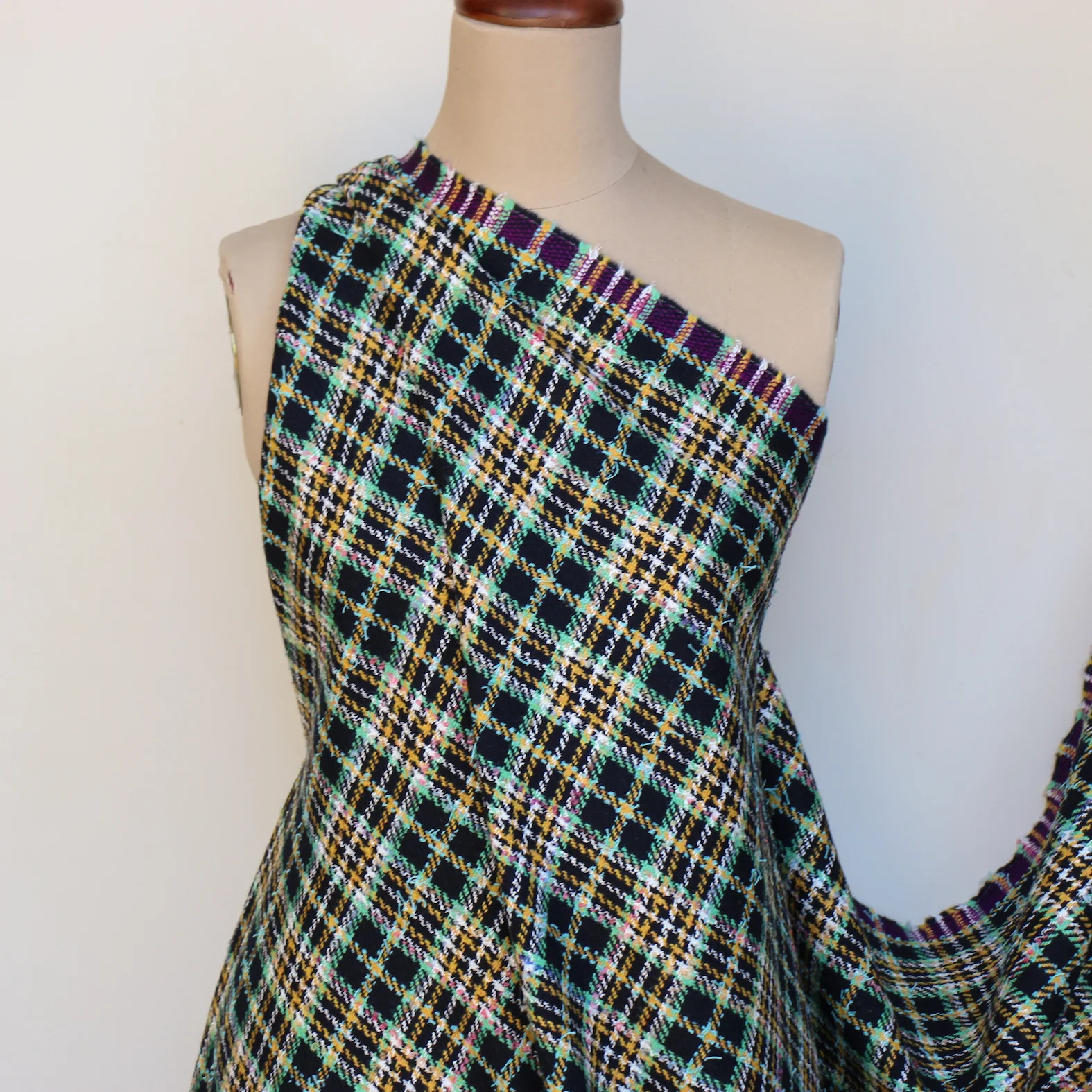 Agnella Tweed - Image 4