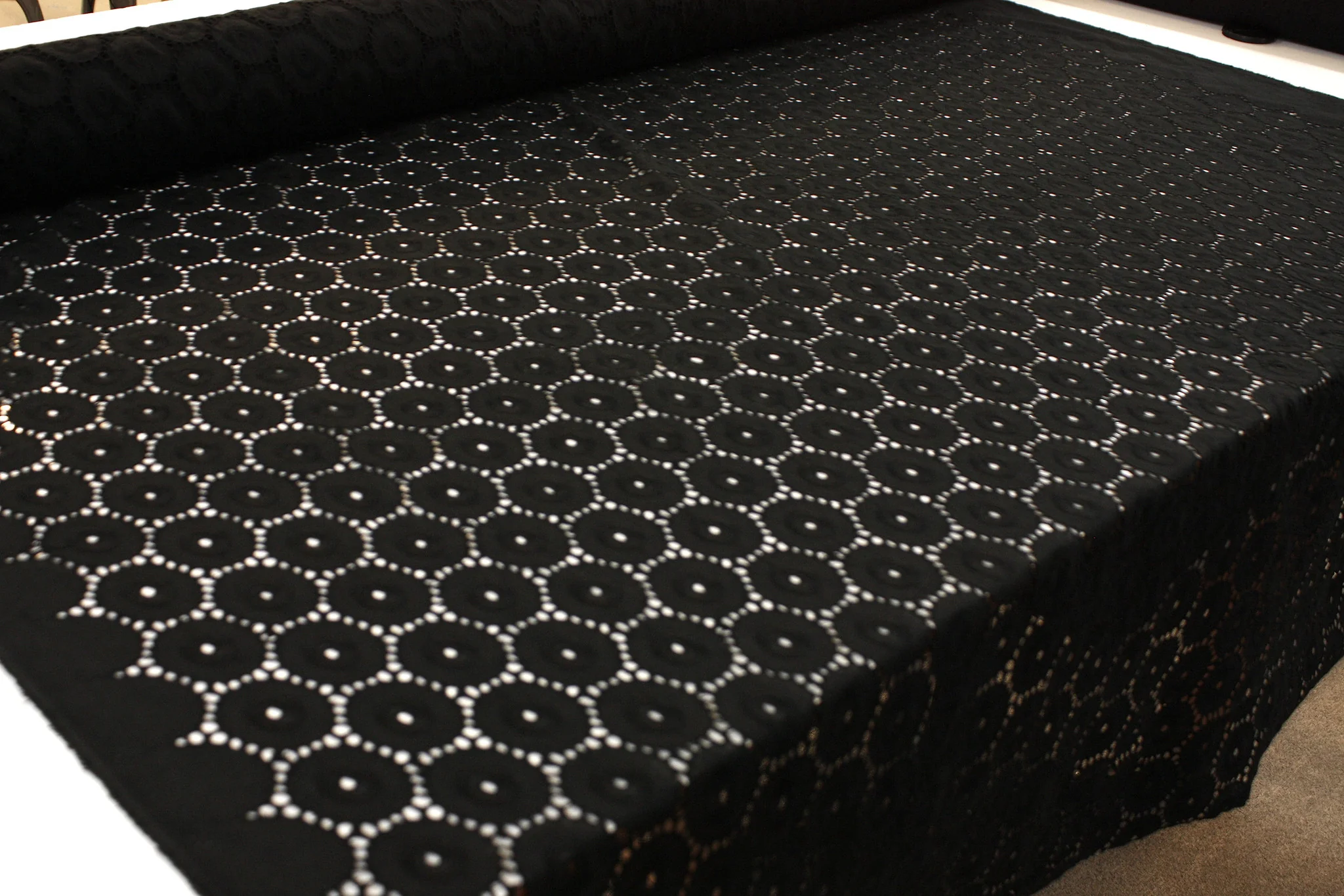 Anglaise Circles Black - Image 3