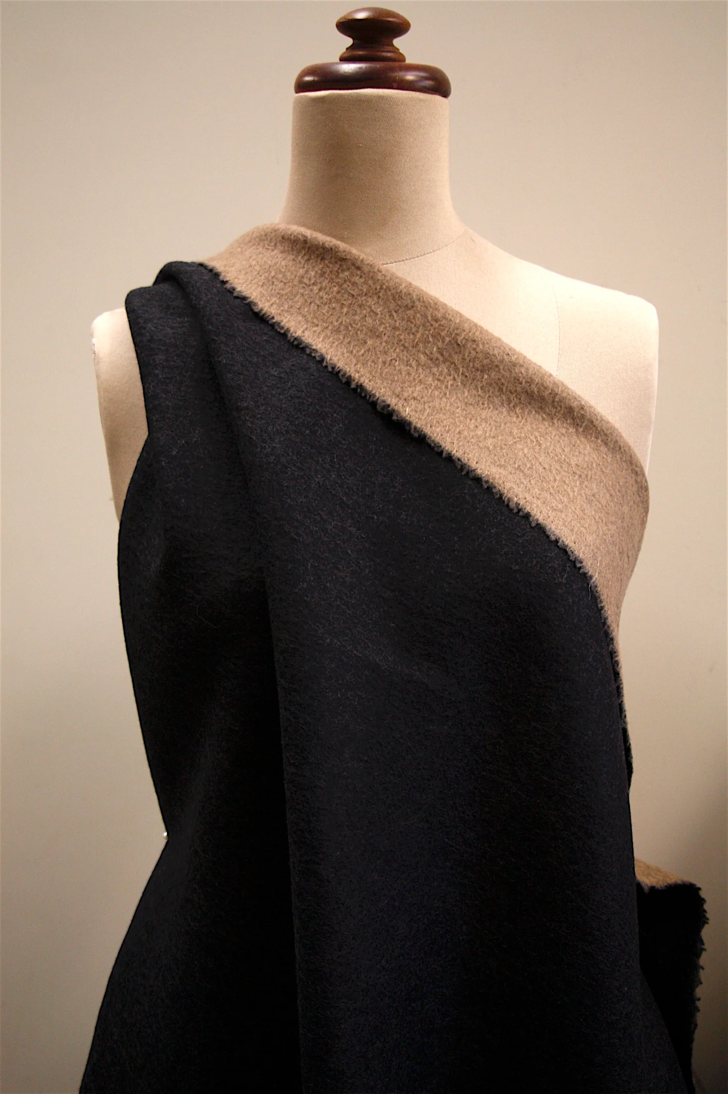 Bark On Carbone - Double Faced Coating - Image 4