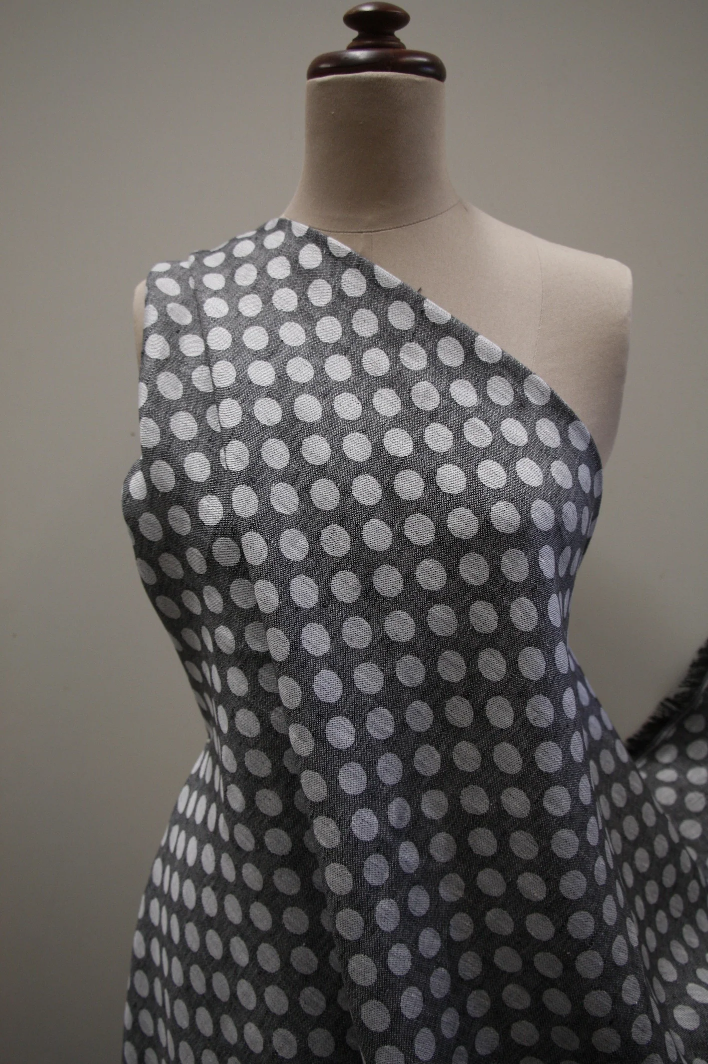 Black Lito Spot Linen - Image 5