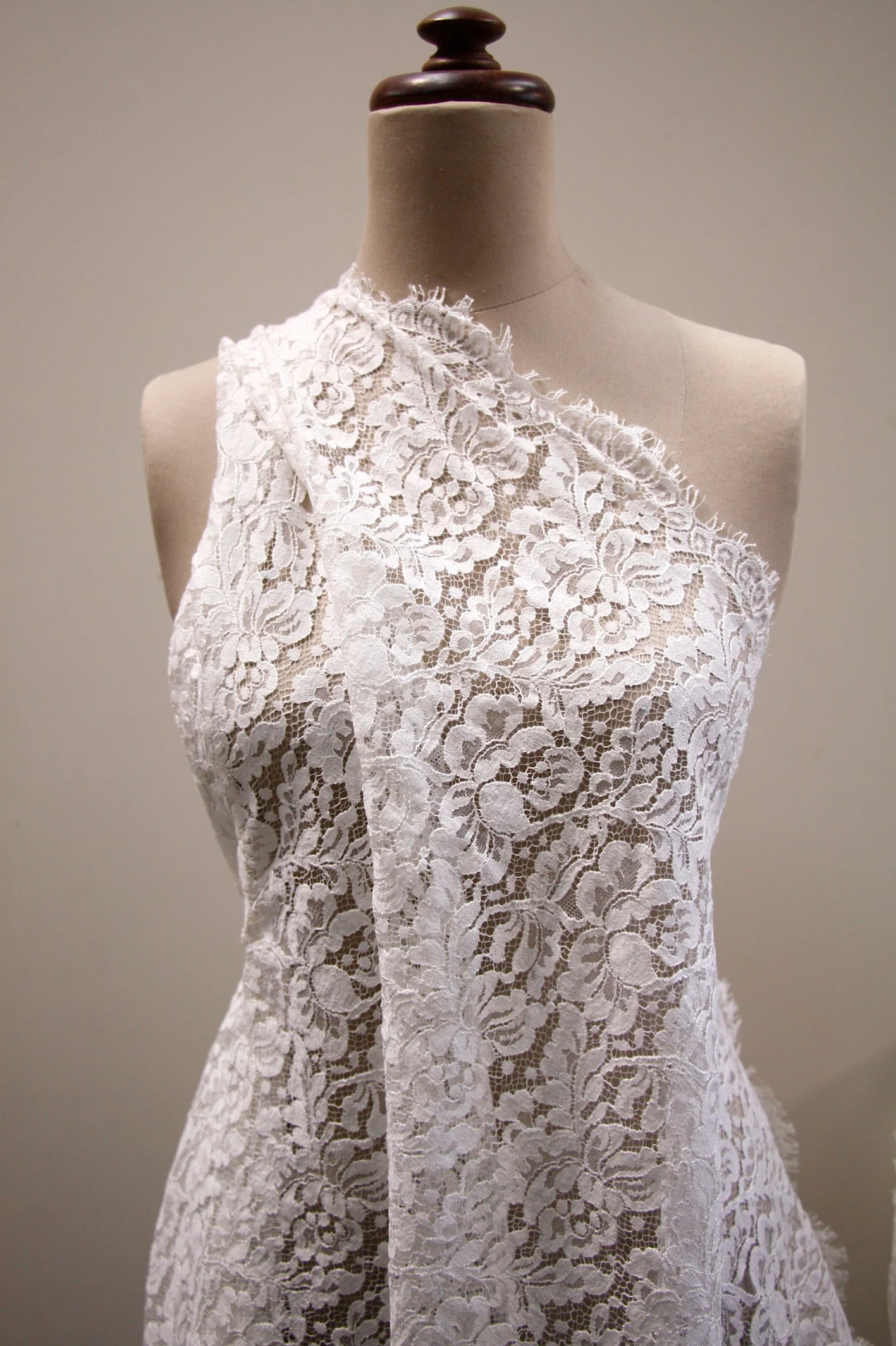 Chantilly Ivory Lace - Image 5