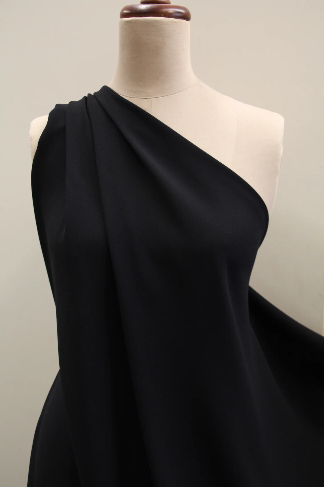 Double Crepe Black - Image 3