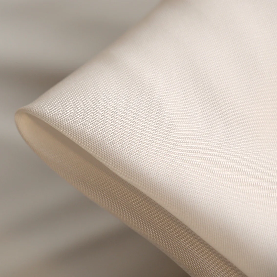 Ecru Rayon Lining (137cm wide)