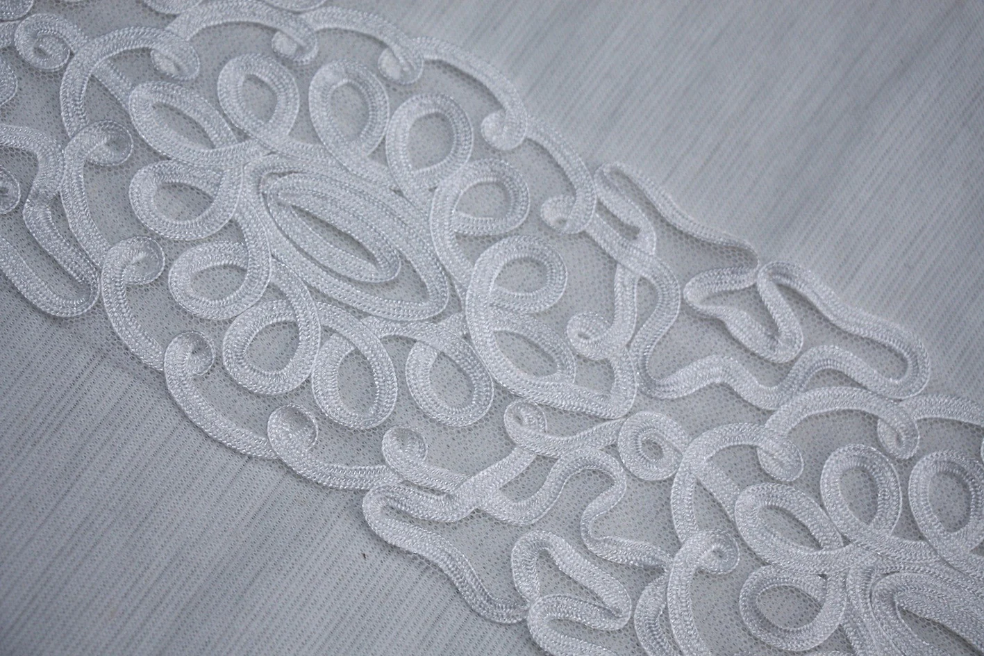 Holly Ribbon Trim - Image 3