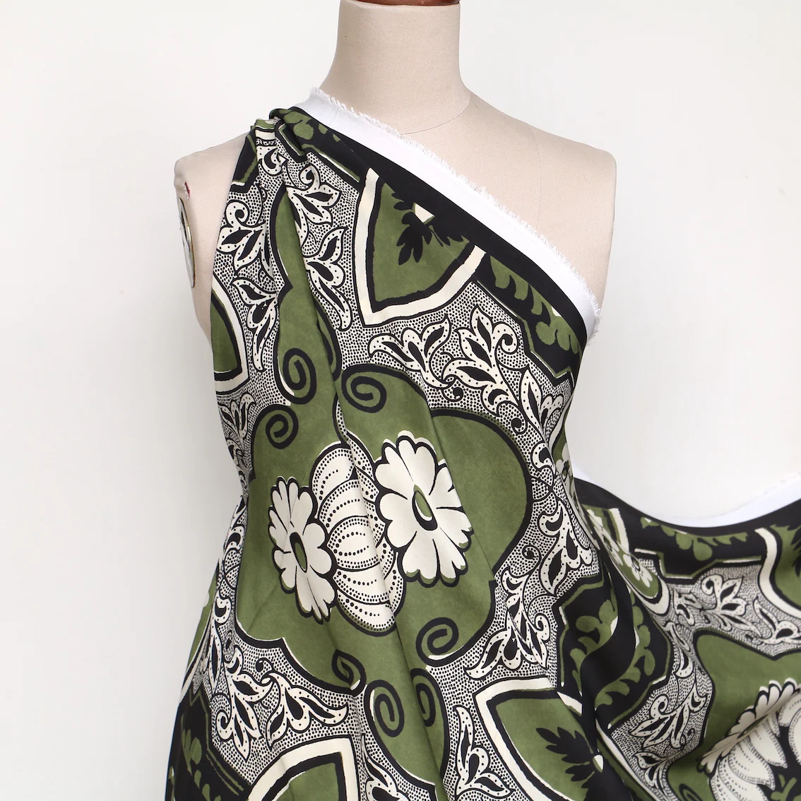 Lucca Pannello - Silk Crepe De Chine - Panel Print - Image 6