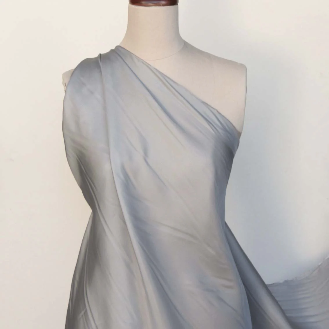 Oyster Rayon Lining (120cm wide) - Image 3