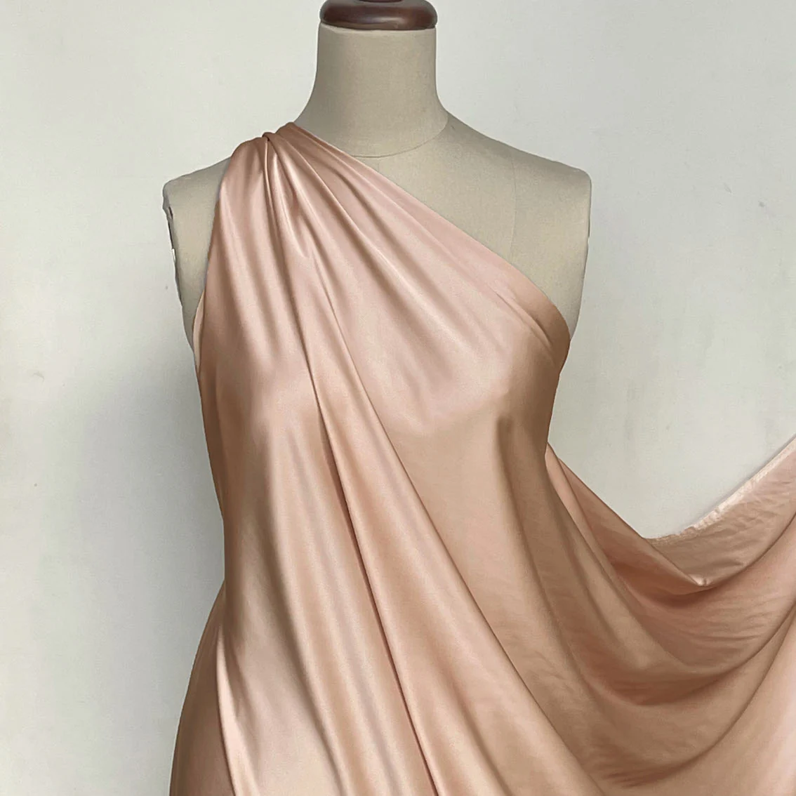 Perla Nougat Stretch Lining - Image 3