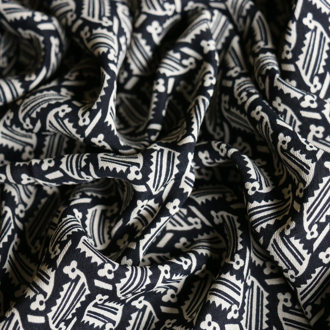 Raso Fiore Black Viscose Georgette - Image 2