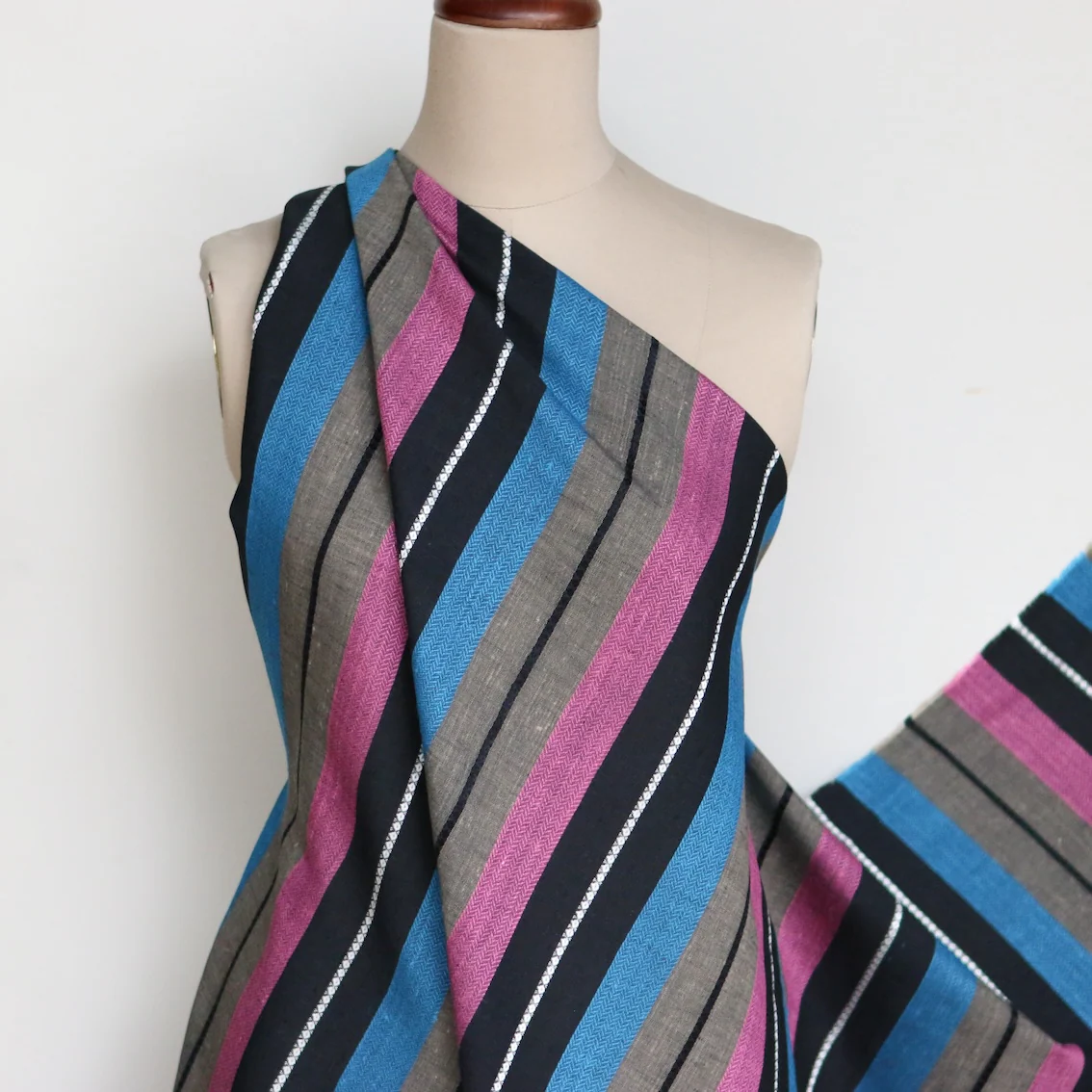 Ravello Stripe on Black Linen - Image 5