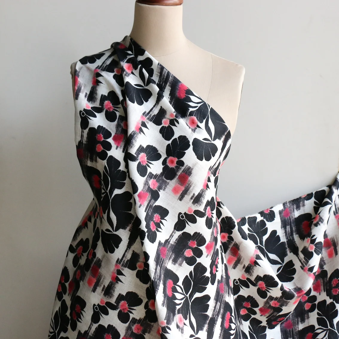 Sakura Noir Printed Linen - Image 5