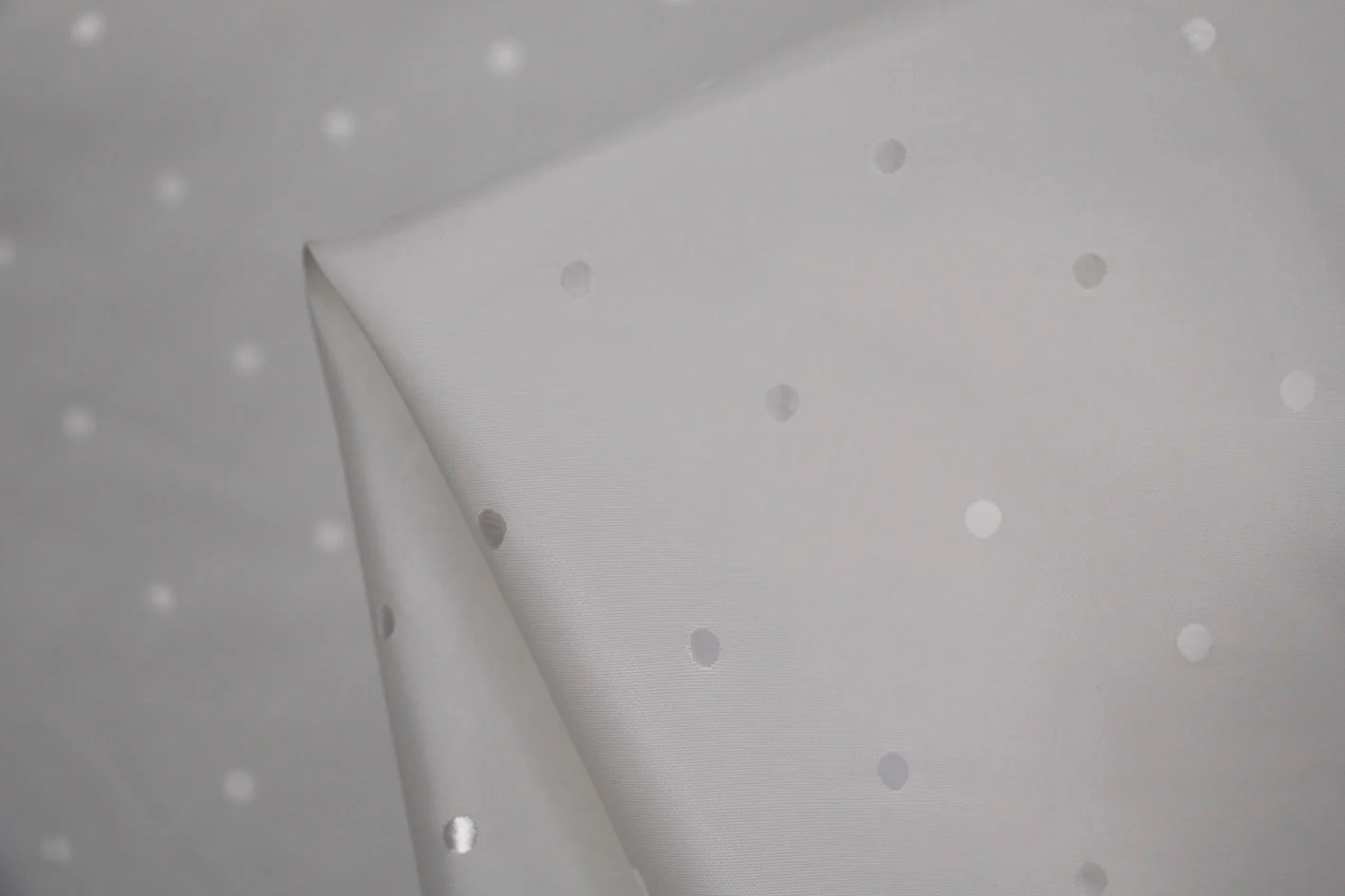 Silver (Ivory) Dot 'L' (150cm wide)