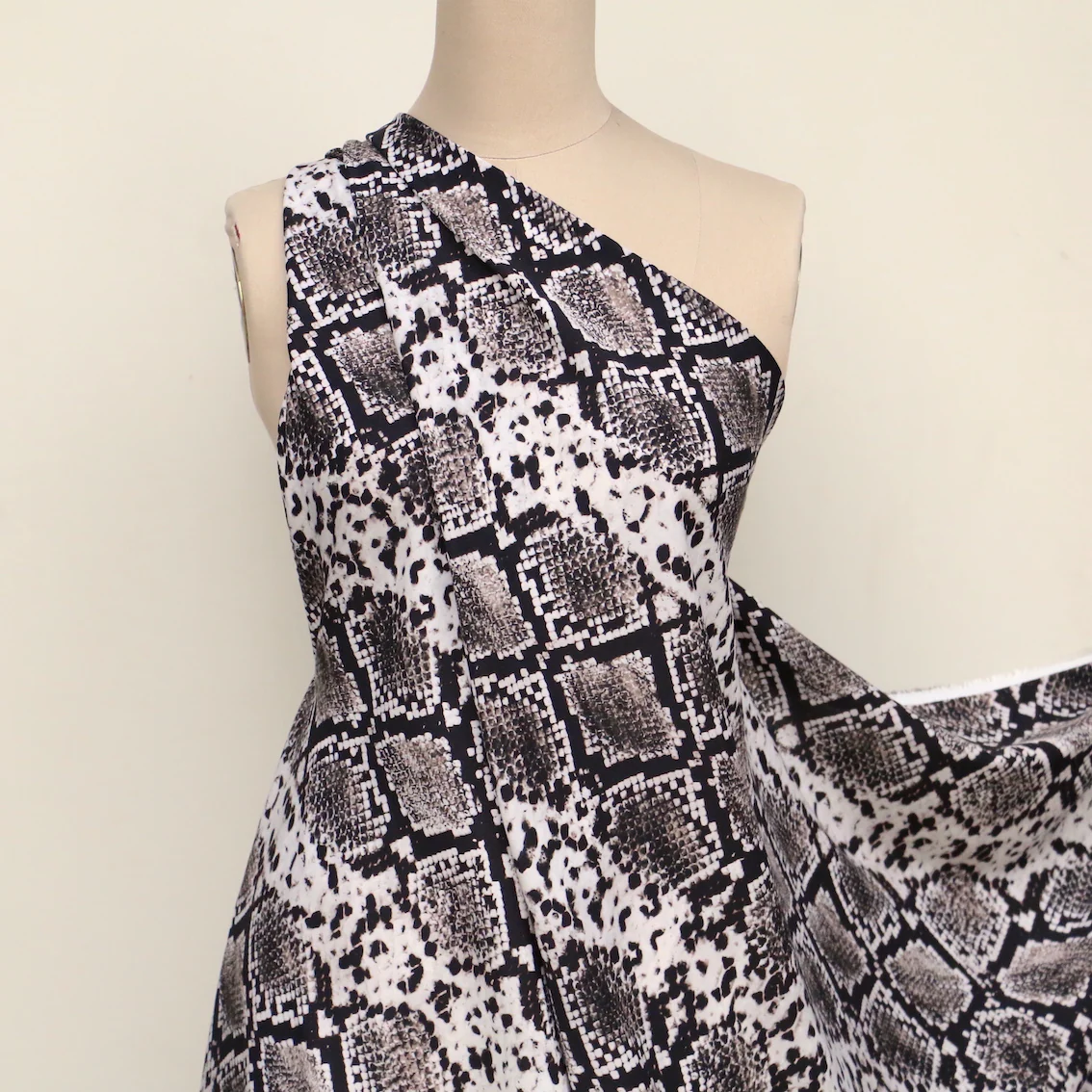 Snake Bite Viscose - Image 5