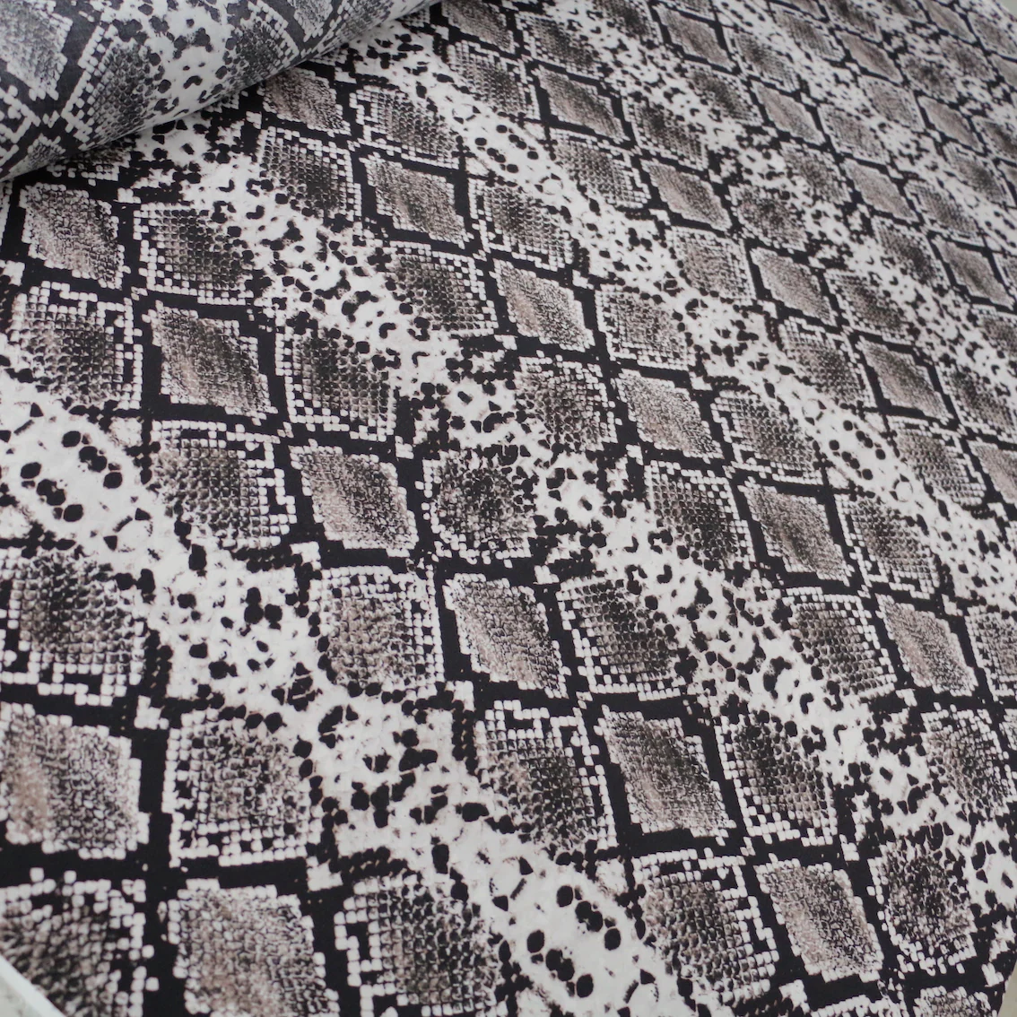 Snake Bite Viscose - Image 7