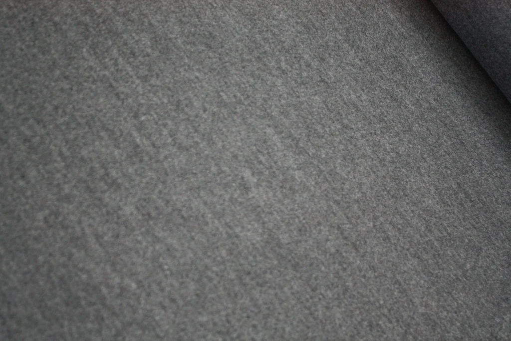Soft Grey Uru - Image 2